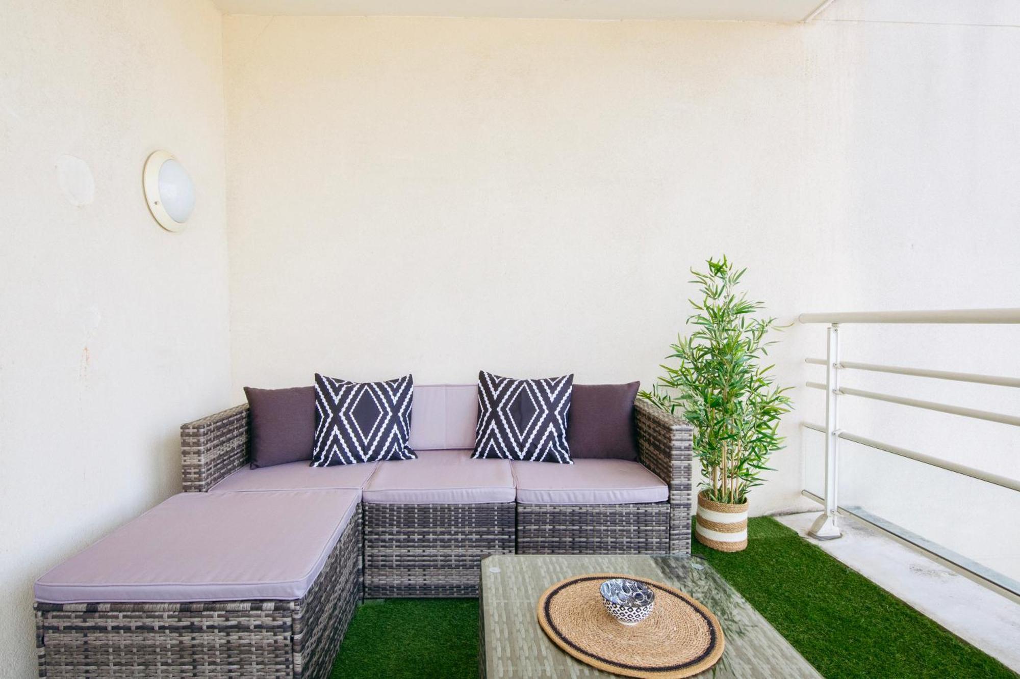 Magnifique 2 Pieces Avec Terrasse, Paris La Defense Apartment *