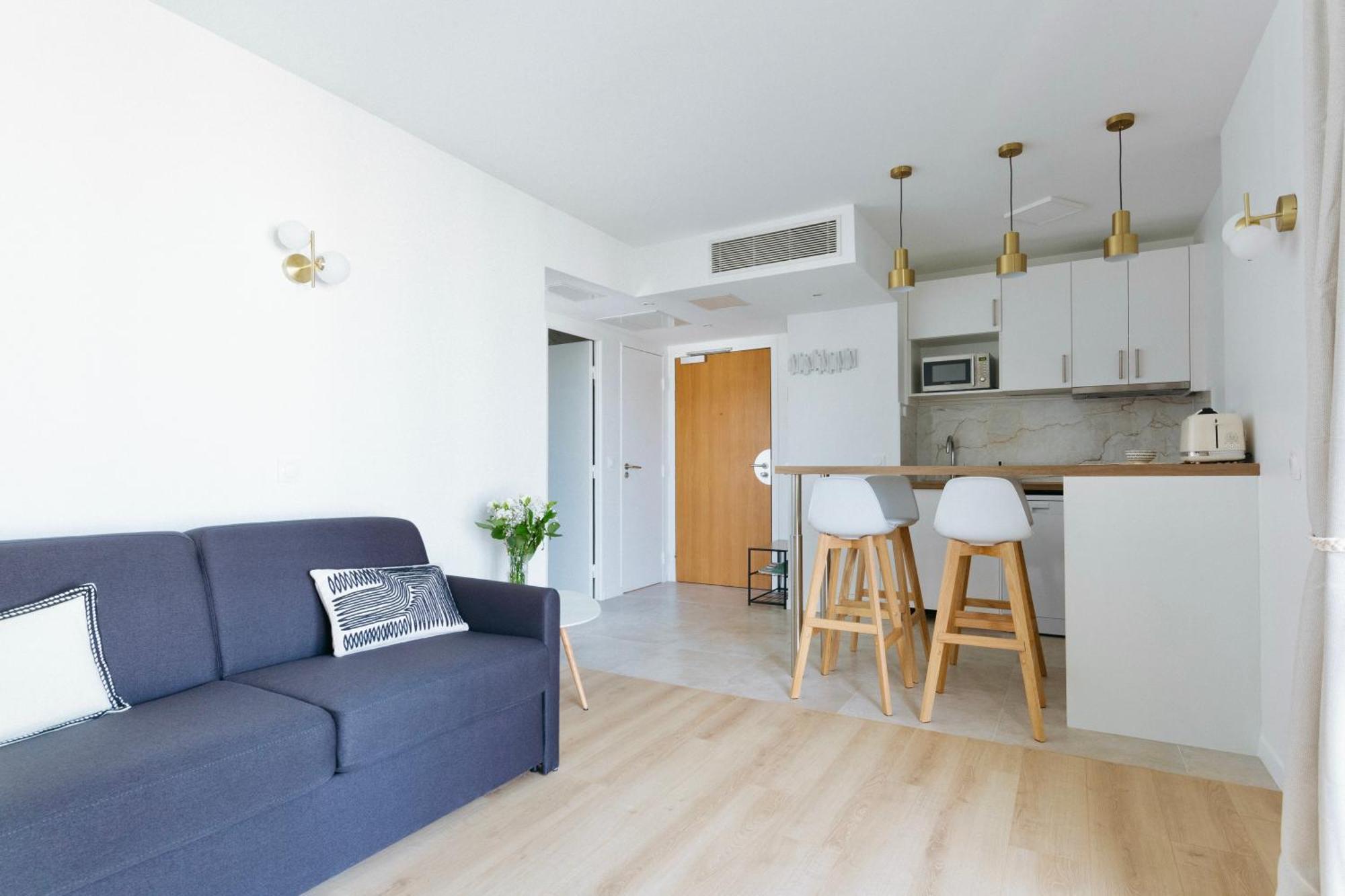 Magnifique 2 Pieces Avec Terrasse, Paris La Defense Apartment *