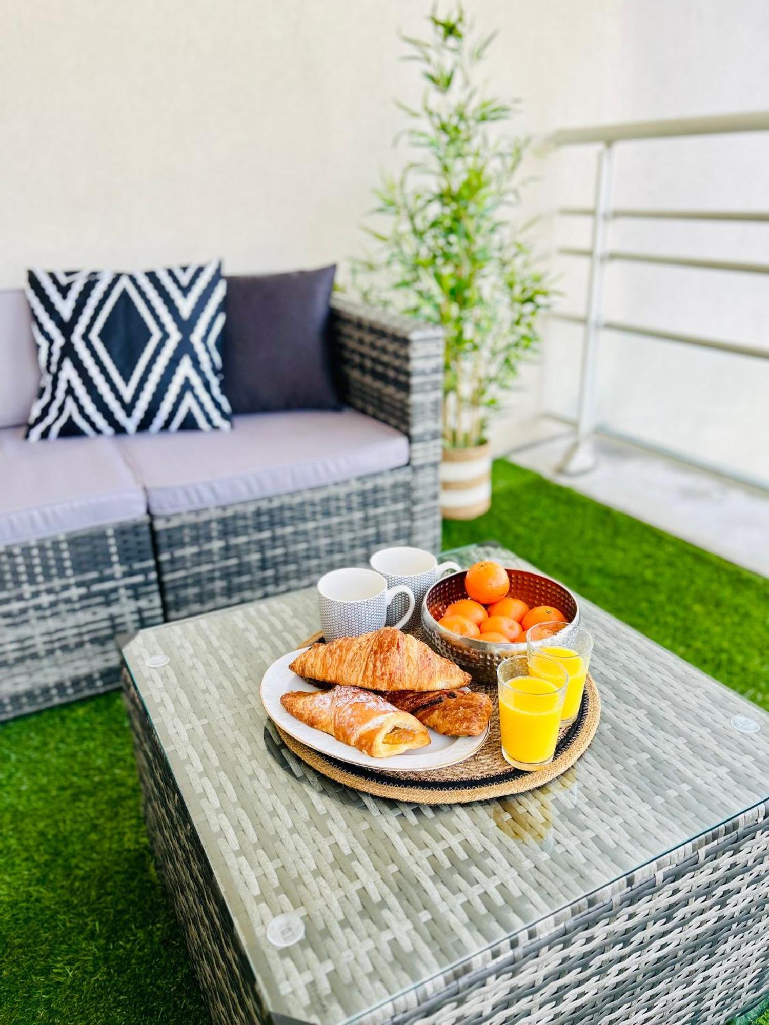 Magnifique 2 Pieces Avec Terrasse, Paris La Defense * Courbevoie