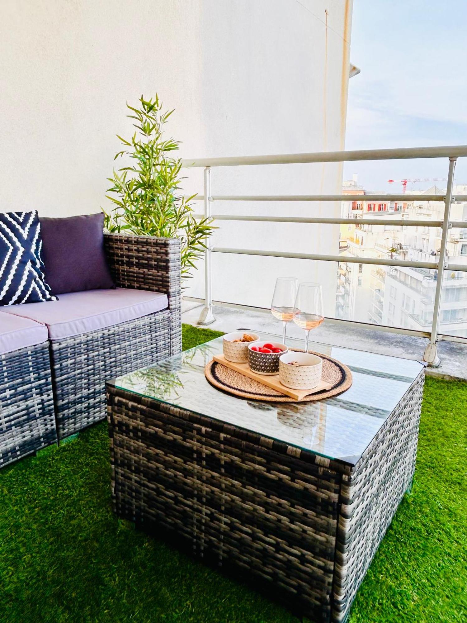 Apartment Magnifique 2 Pieces Avec Terrasse, Paris La Defense *
