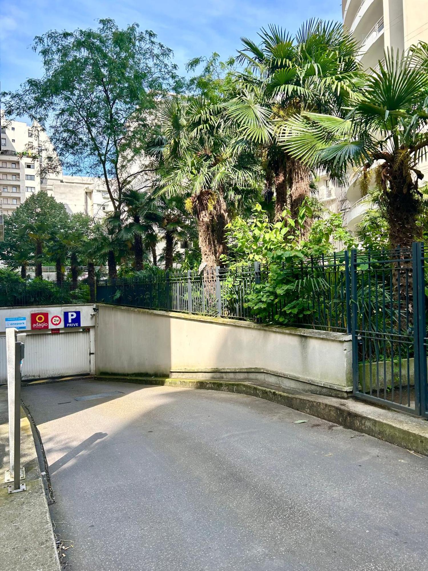 Magnifique 2 Pieces Avec Terrasse, Paris La Defense * Courbevoie